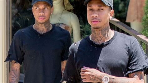 tyga penis|Tyga calls on FBI to hunt down hacker over nude。